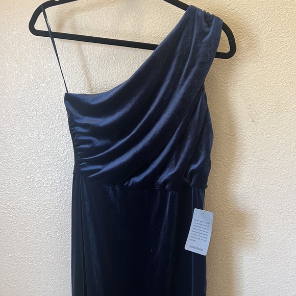 Love by Design | Navy Blue Velvet Midi Dress - Picture 2 of 2